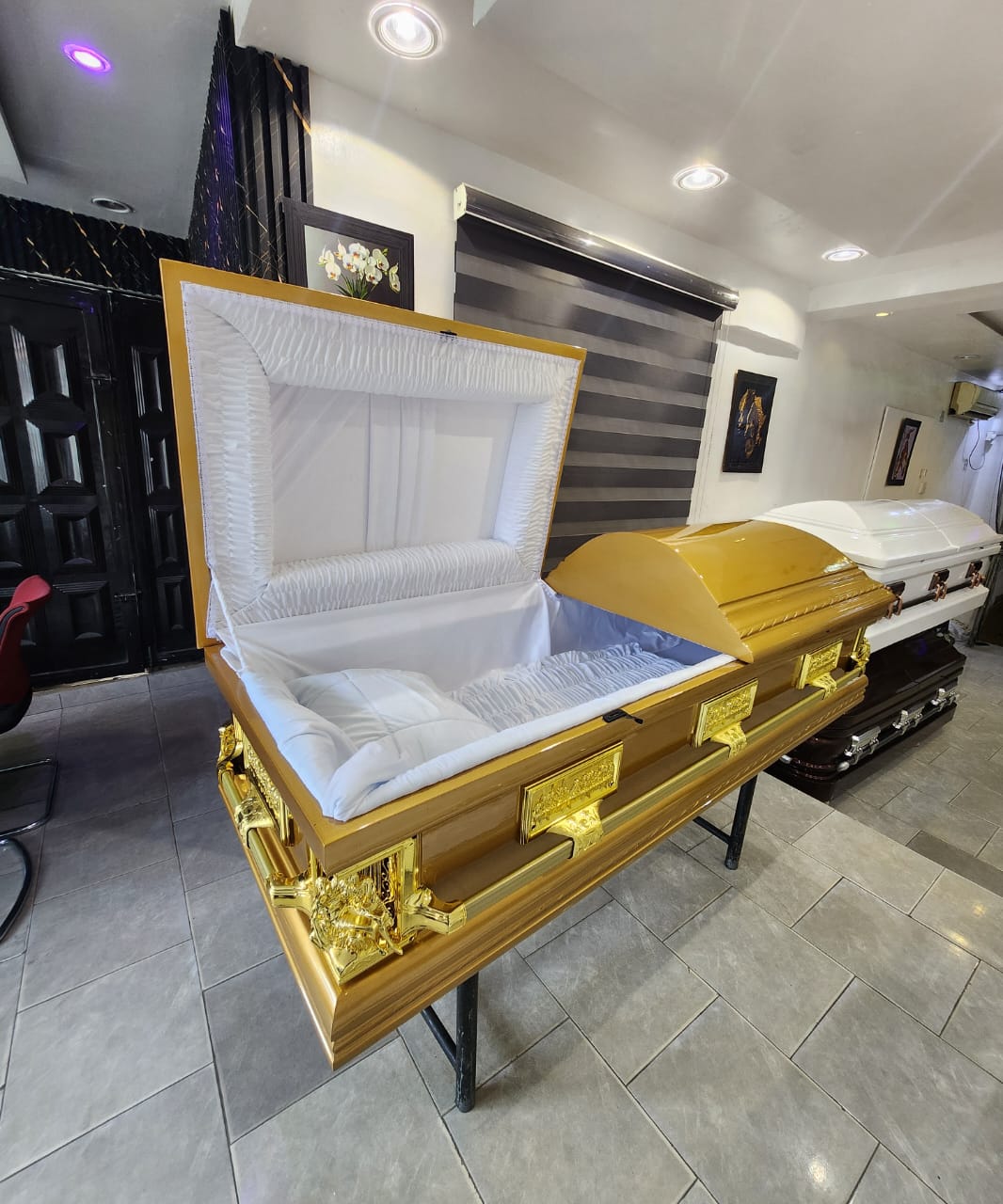 Royal Gold Open-View Casket